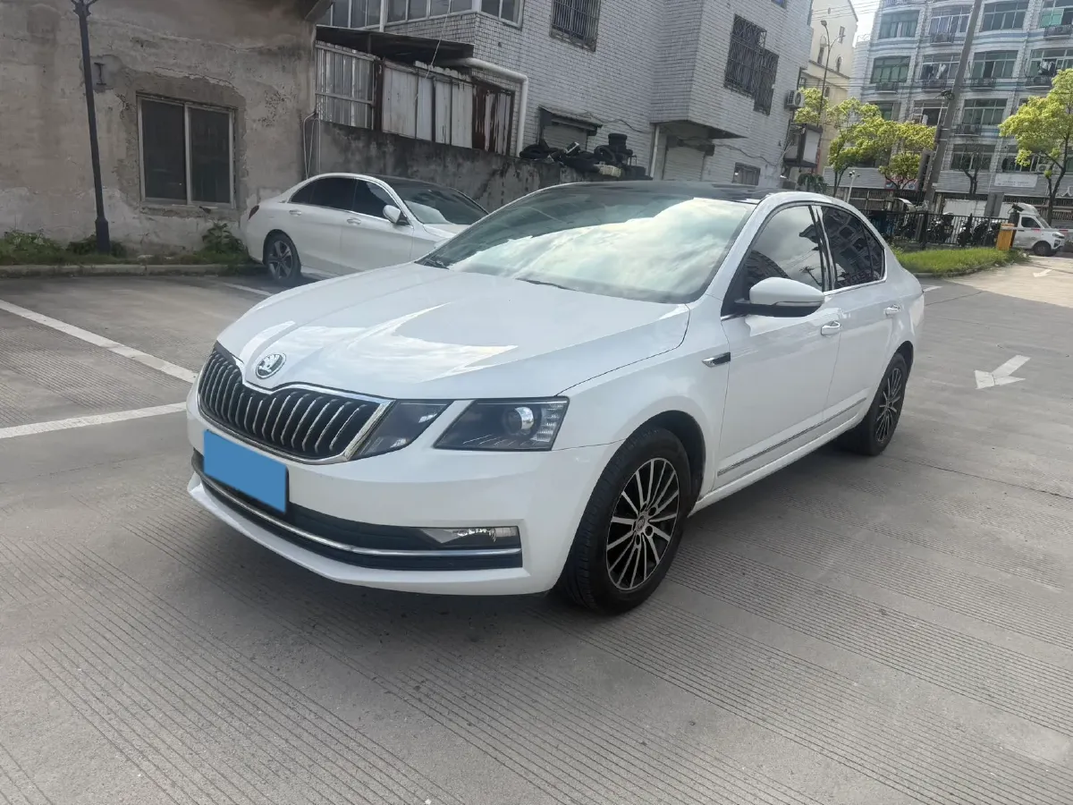 2018 Skoda Octavia 1.2T 116HP L4 7DCT,autocango,china used car exporter,china ev exporter,chinese used car exporter,chinese used ev exporter