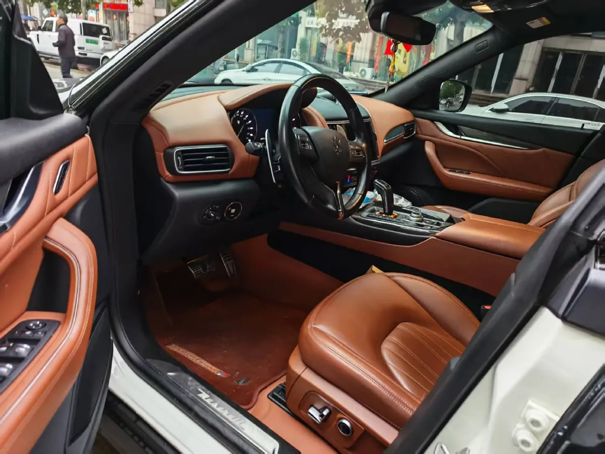 2022 Maserati Levante 2.0T 330HP L4 8AT,autocango,china used car exporter,china ev exporter,chinese used car exporter,chinese used ev exporter