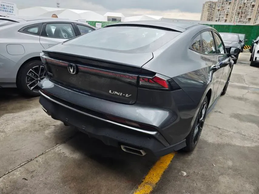 2024 ChangAn UNI-V 1.5T 188HP L4 7DCT,autocango,china used car exporter,china ev exporter,chinese used car exporter,chinese used ev exporter