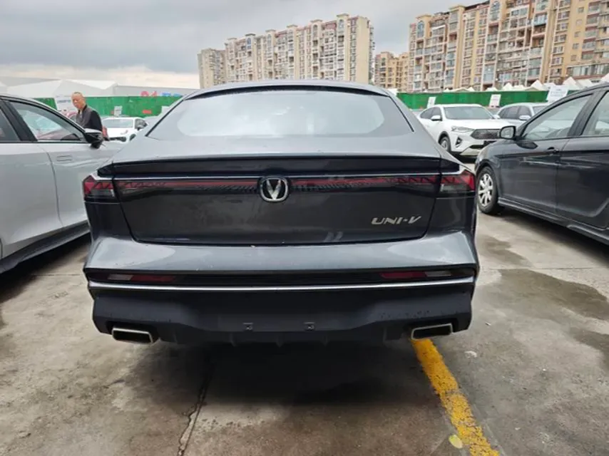 2024 ChangAn UNI-V 1.5T 188HP L4 7DCT,autocango,china used car exporter,china ev exporter,chinese used car exporter,chinese used ev exporter