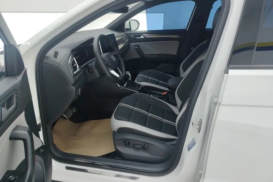 2023 Volkswagen T-Roc 1.5T 160HP L4 7DCT,autocango,china used car exporter,china ev exporter,chinese used car exporter,chinese used ev exporter