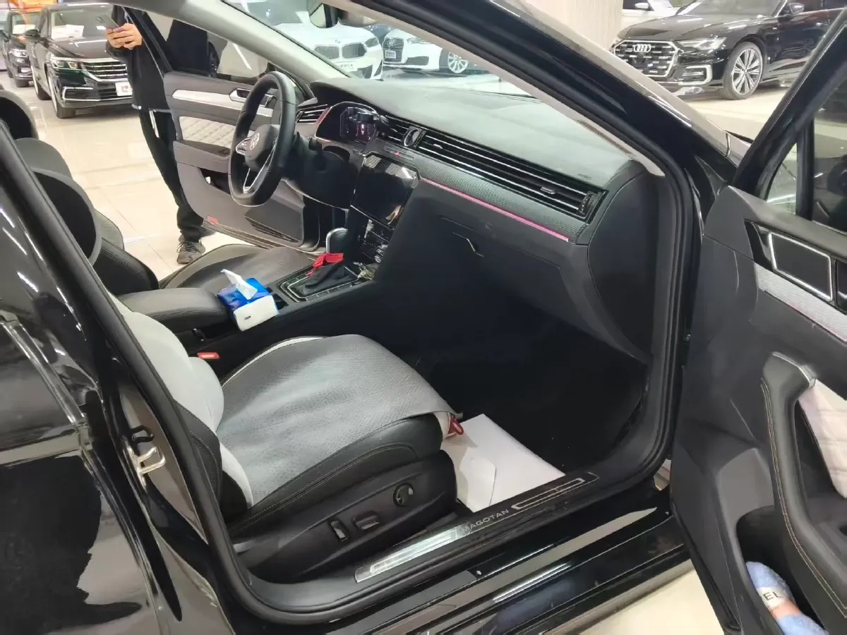 2023 Volkswagen Magotan 2.0T 186HP L4 7DCT,autocango,china used car exporter,china ev exporter,chinese used car exporter,chinese used ev exporter