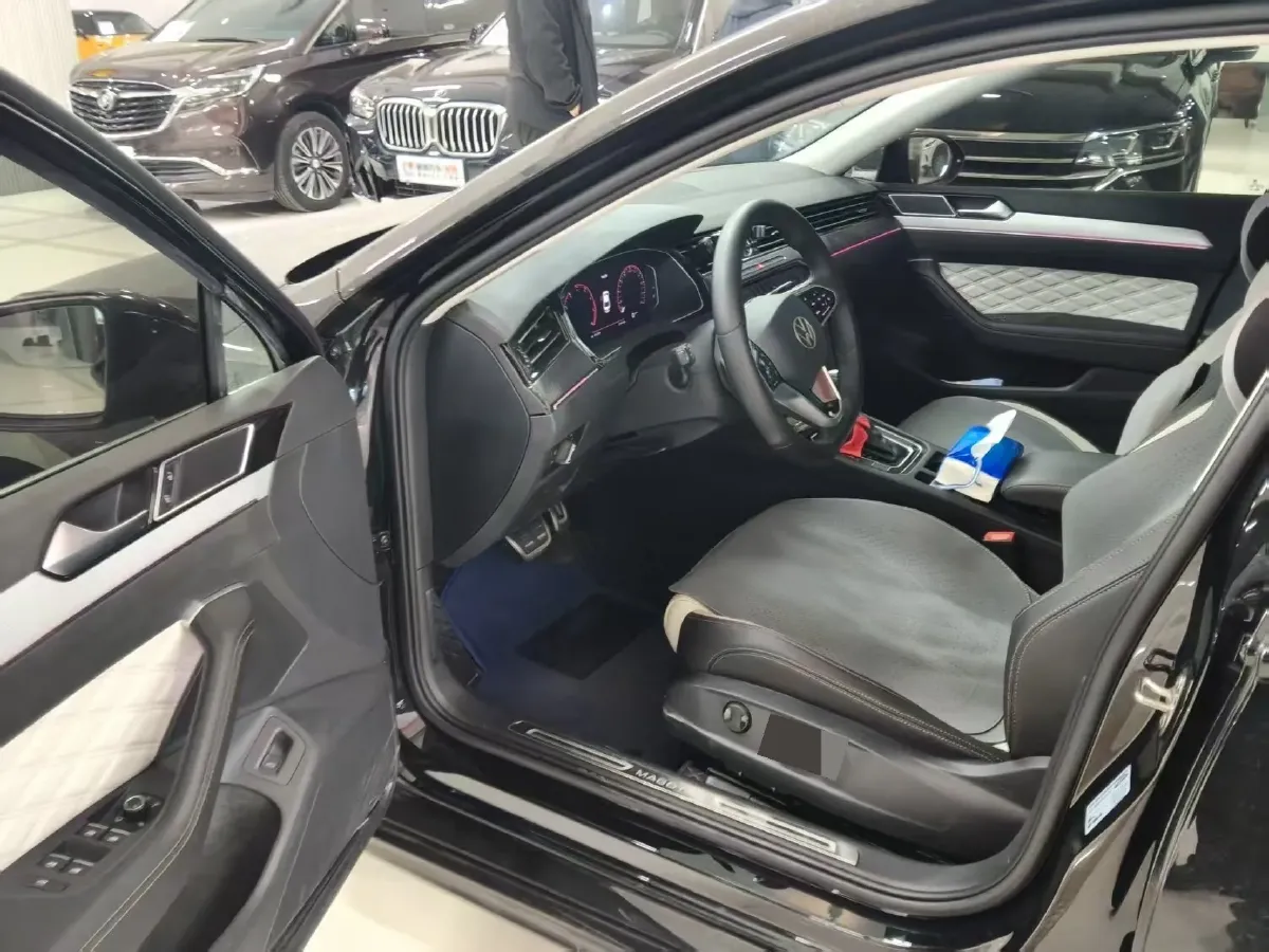 2023 Volkswagen Magotan 2.0T 186HP L4 7DCT,autocango,china used car exporter,china ev exporter,chinese used car exporter,chinese used ev exporter