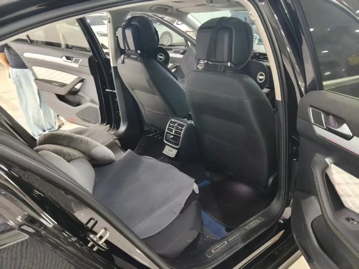 2023 Volkswagen Magotan 2.0T 186HP L4 7DCT,autocango,china used car exporter,china ev exporter,chinese used car exporter,chinese used ev exporter