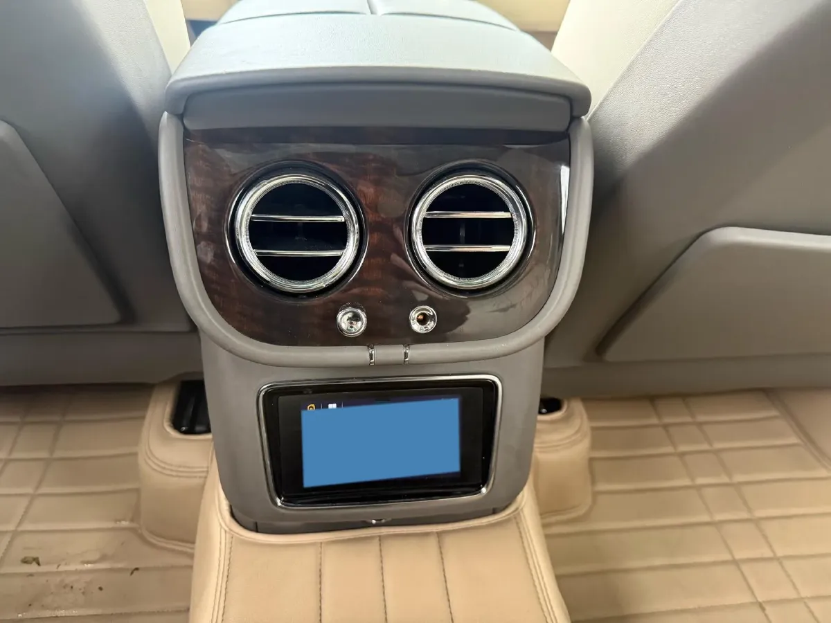 2021 Bentley Bentayga 4.0T 550HP V8 8AT,autocango,china used car exporter,china ev exporter,chinese used car exporter,chinese used ev exporter
