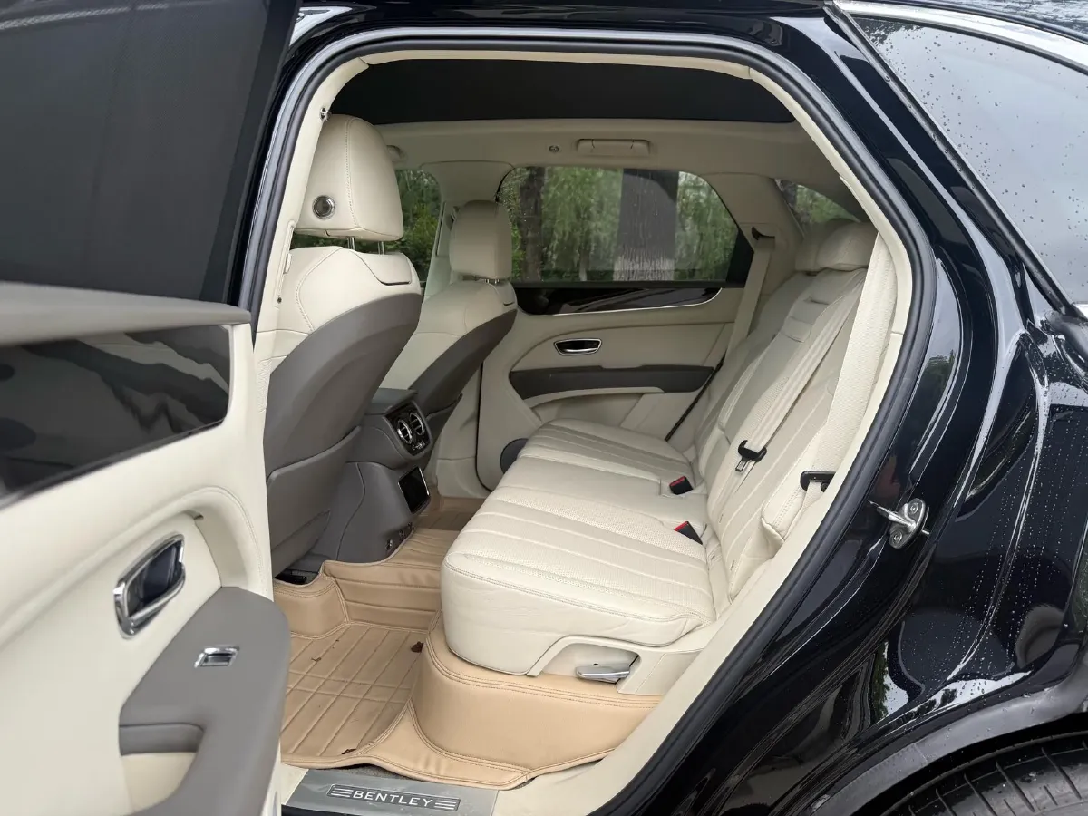 2021 Bentley Bentayga 4.0T 550HP V8 8AT,autocango,china used car exporter,china ev exporter,chinese used car exporter,chinese used ev exporter