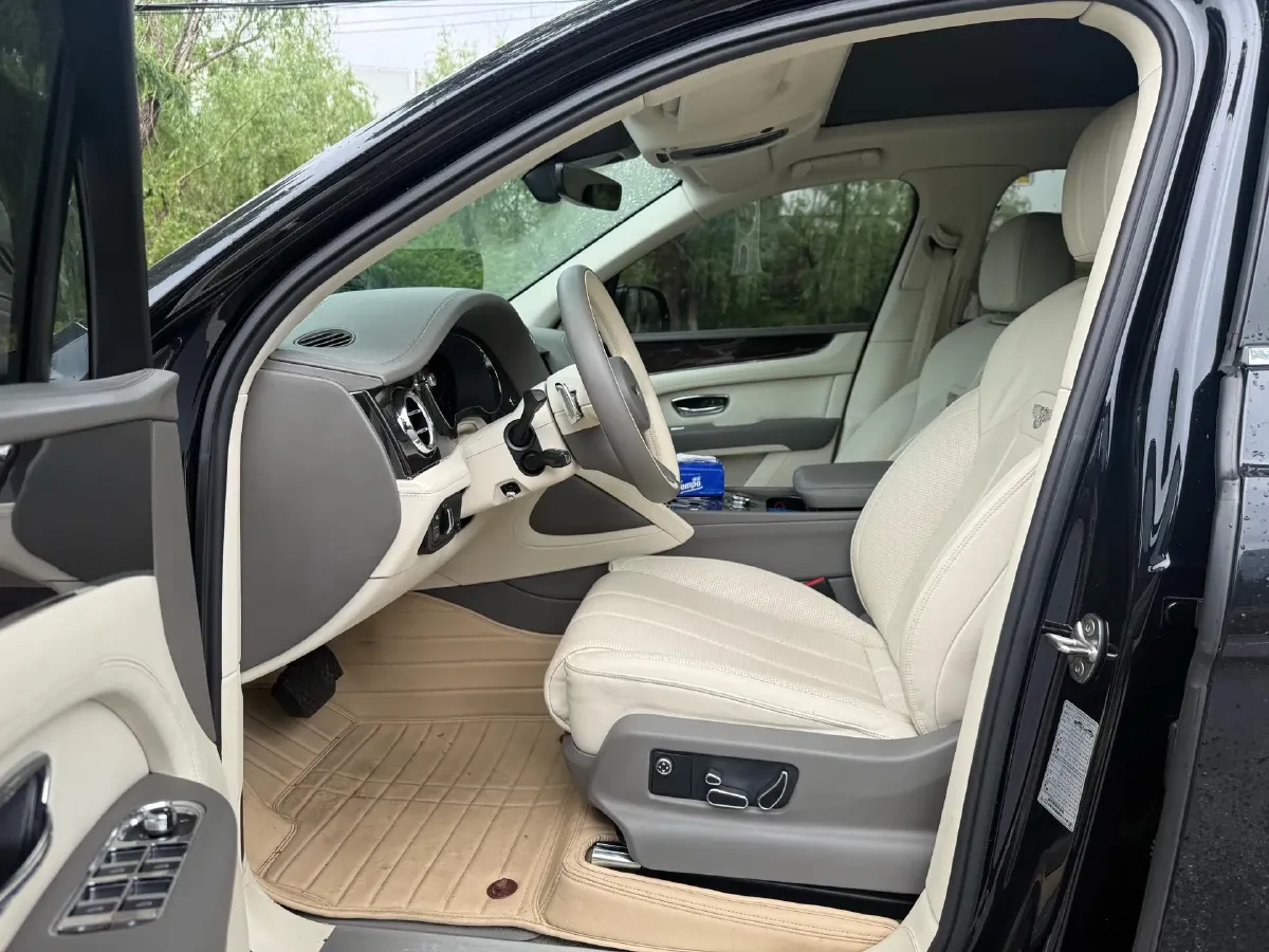 2021 Bentley Bentayga 4.0T 550HP V8 8AT,autocango,china used car exporter,china ev exporter,chinese used car exporter,chinese used ev exporter