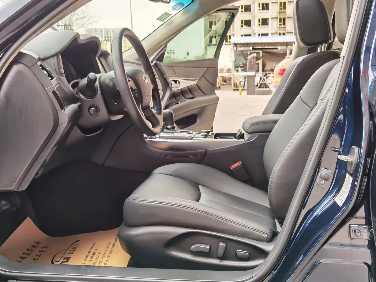 2019 Infiniti Q70 2.0T 211HP L4 7AT,autocango,china used car exporter,china ev exporter,chinese used car exporter,chinese used ev exporter