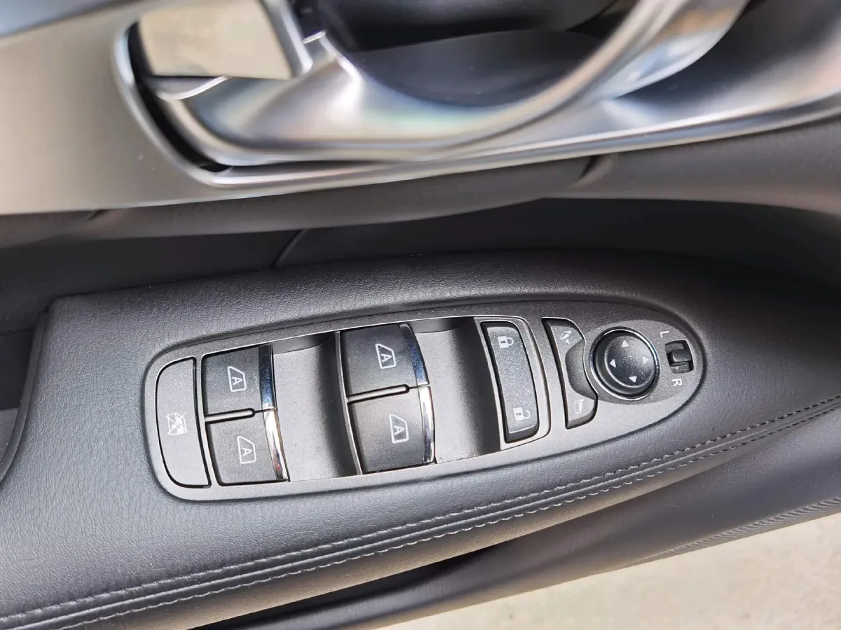 2019 Infiniti Q70 2.0T 211HP L4 7AT,autocango,china used car exporter,china ev exporter,chinese used car exporter,chinese used ev exporter