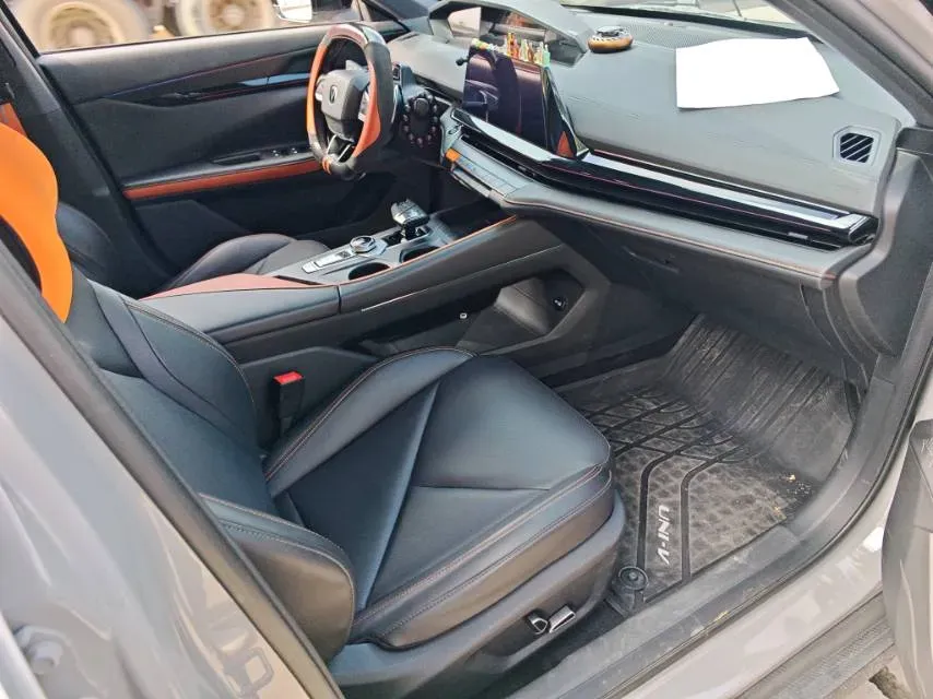 2022 ChangAn UNI-V 1.5T 188HP L4 7DCT,autocango,china used car exporter,china ev exporter,chinese used car exporter,chinese used ev exporter