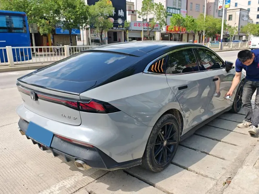 2022 ChangAn UNI-V 1.5T 188HP L4 7DCT,autocango,china used car exporter,china ev exporter,chinese used car exporter,chinese used ev exporter