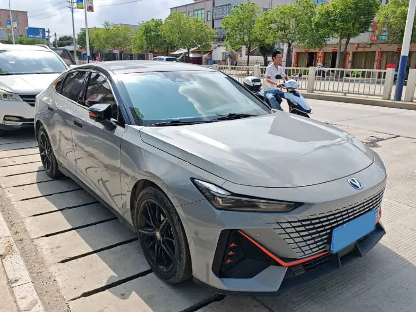 2022 ChangAn UNI-V 1.5T 188HP L4 7DCT,autocango,china used car exporter,china ev exporter,chinese used car exporter,chinese used ev exporter