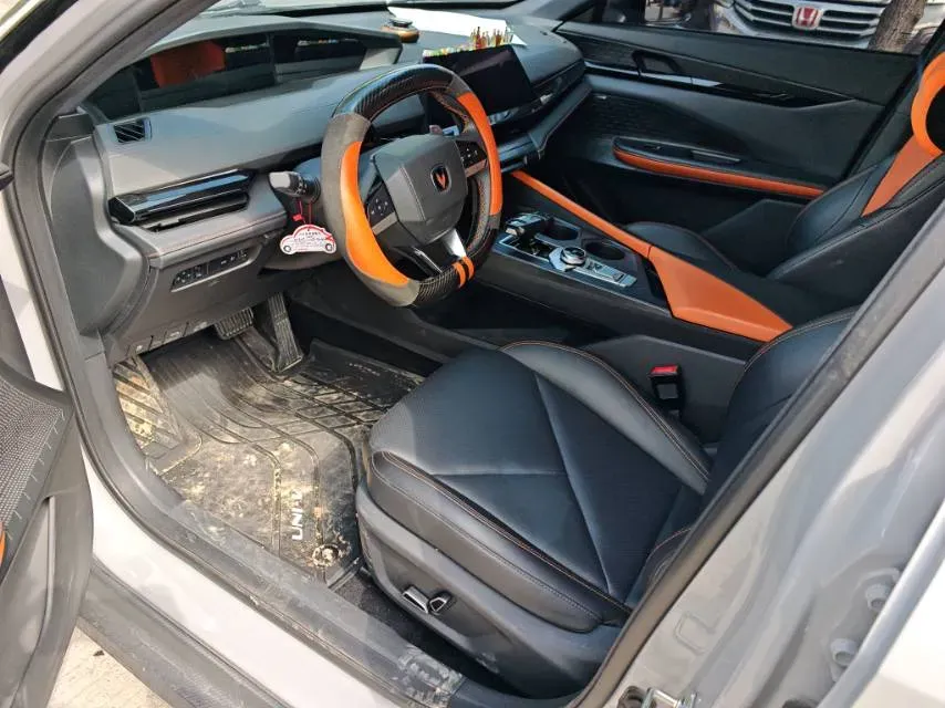 2022 ChangAn UNI-V 1.5T 188HP L4 7DCT,autocango,china used car exporter,china ev exporter,chinese used car exporter,chinese used ev exporter