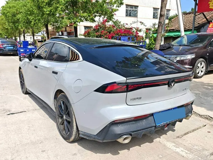 2022 ChangAn UNI-V 1.5T 188HP L4 7DCT,autocango,china used car exporter,china ev exporter,chinese used car exporter,chinese used ev exporter