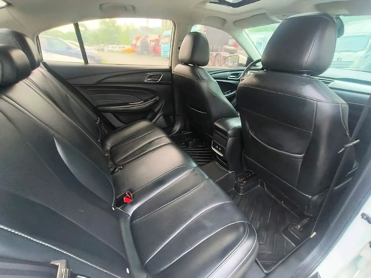 2019 Roewe i5 1.5T 169HP L4 7DCT,autocango,china used car exporter,china ev exporter,chinese used car exporter,chinese used ev exporter