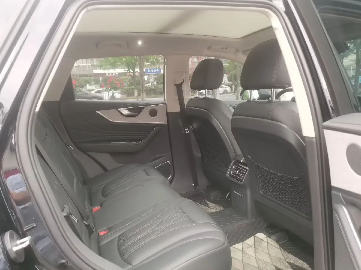 2025 HongQi HS5 2.0T 252HP L4 8AT,autocango,china used car exporter,china ev exporter,chinese used car exporter,chinese used ev exporter