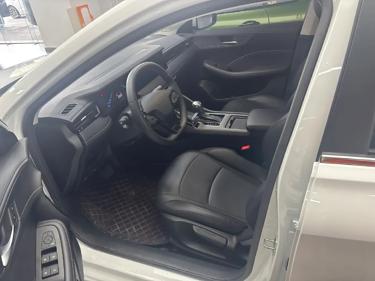 2024 Roewe i5 1.5L 129HP L4 CVT,autocango,china used car exporter,china ev exporter,chinese used car exporter,chinese used ev exporter