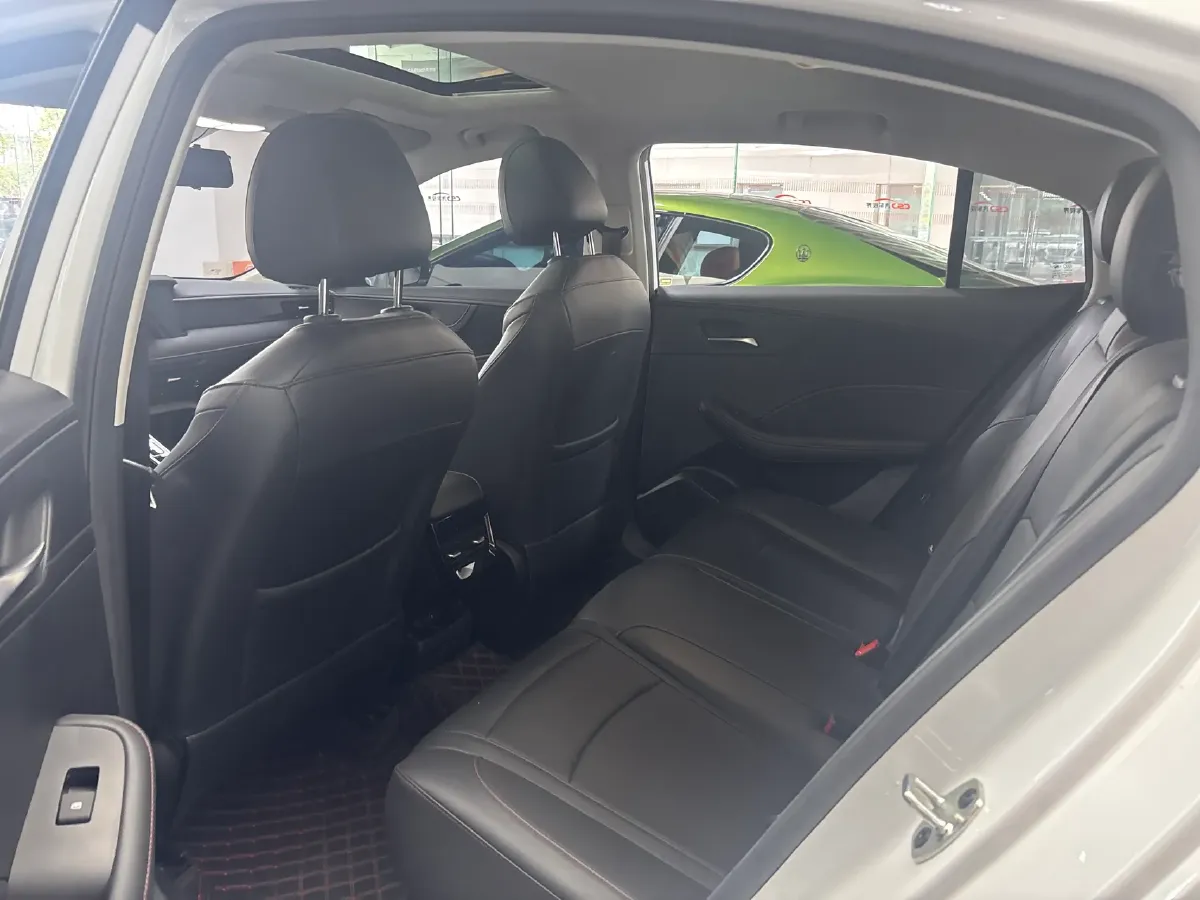 2024 Roewe i5 1.5L 129HP L4 CVT,autocango,china used car exporter,china ev exporter,chinese used car exporter,chinese used ev exporter