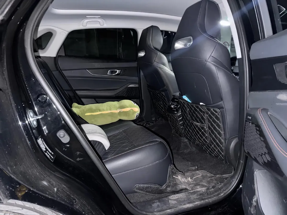 2021 ChangAn UNI-K 2.0T 233HP L4 8AT,autocango,china used car exporter,china ev exporter,chinese used car exporter,chinese used ev exporter