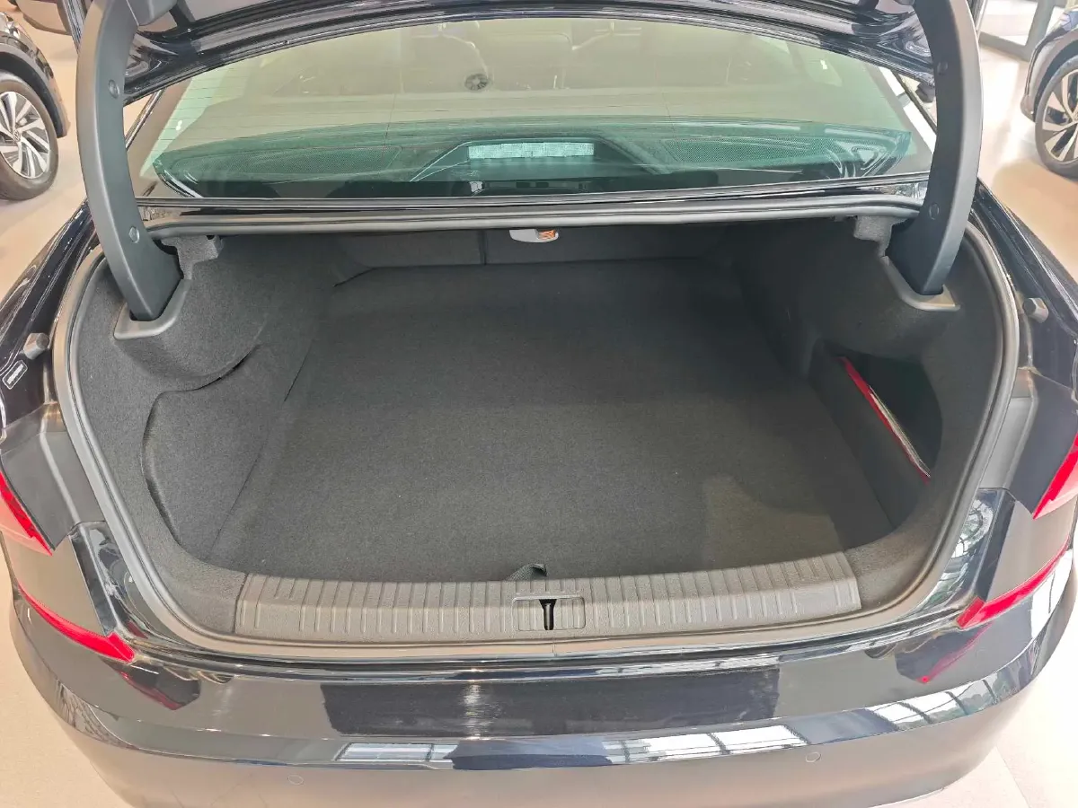 2025 Volkswagen Passat 1.4T 150HP L4 6DCT PHEV,autocango,china used car exporter,china ev exporter,chinese used car exporter,chinese used ev exporter