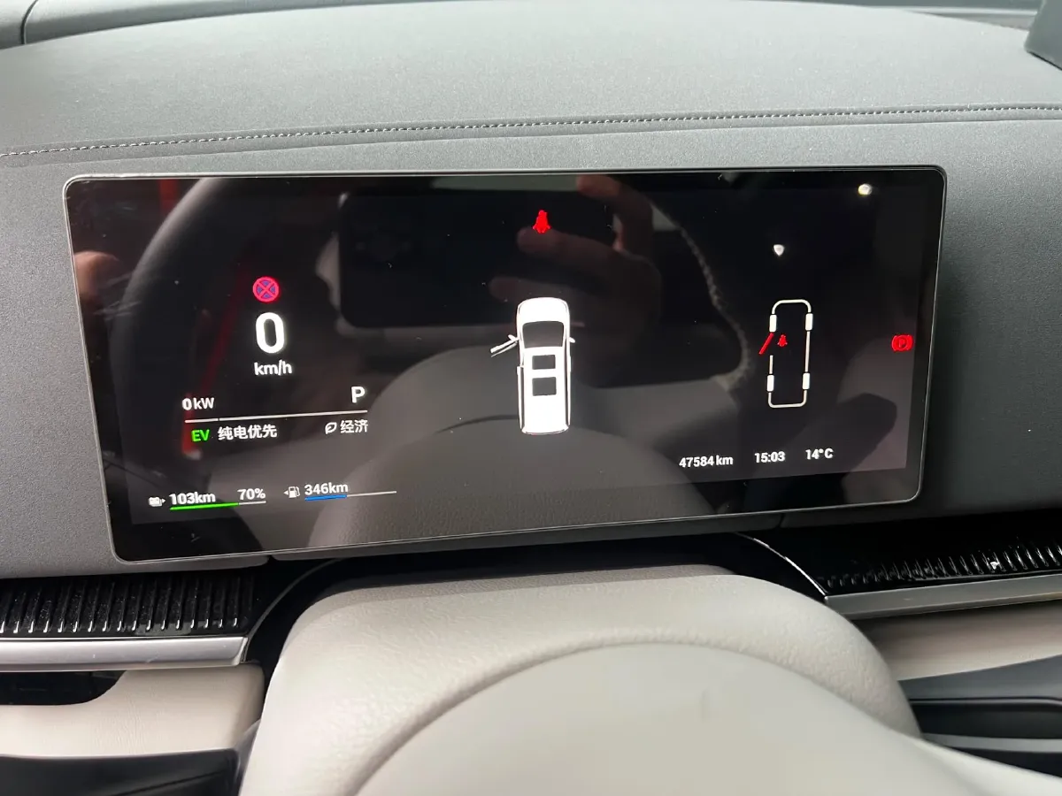 2025 Voyah Dream 1.5T 150HP L4 PHEV 41.7KWH,autocango,china used car exporter,china ev exporter,chinese used car exporter,chinese used ev exporter