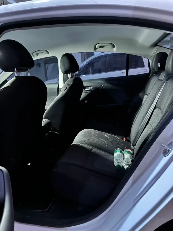 2023 Roewe i5 1.5L 129HP L4 5MT,autocango,china used car exporter,china ev exporter,chinese used car exporter,chinese used ev exporter