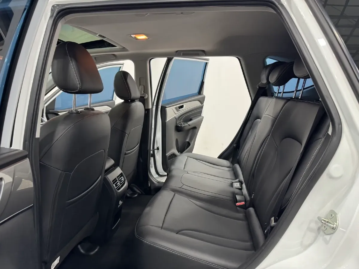 2021 Haval M6 1.5T 150HP L4 6MT,autocango,china used car exporter,china ev exporter,chinese used car exporter,chinese used ev exporter