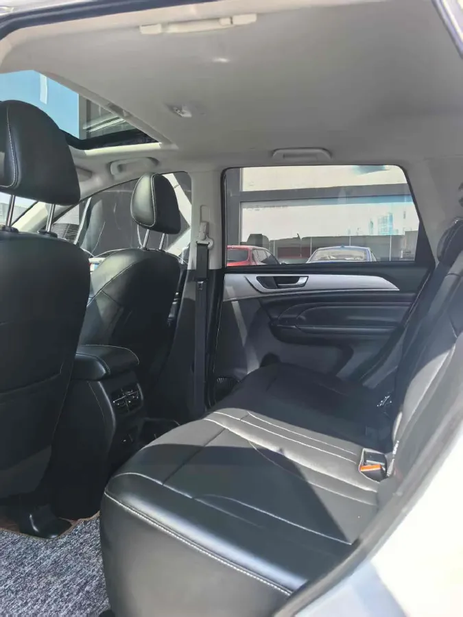 2021 Haval M6 1.5T 150HP L4 7DCT,autocango,china used car exporter,china ev exporter,chinese used car exporter,chinese used ev exporter