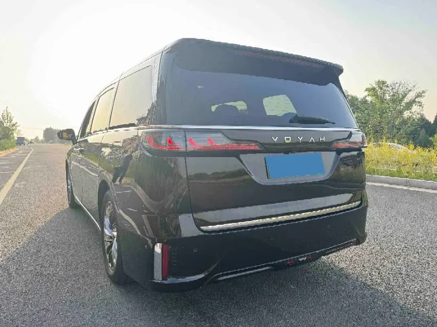 2022 Voyah Dream 1.5T 136HP L4 PHEV 25.57KWH,autocango,china used car exporter,china ev exporter,chinese used car exporter,chinese used ev exporter