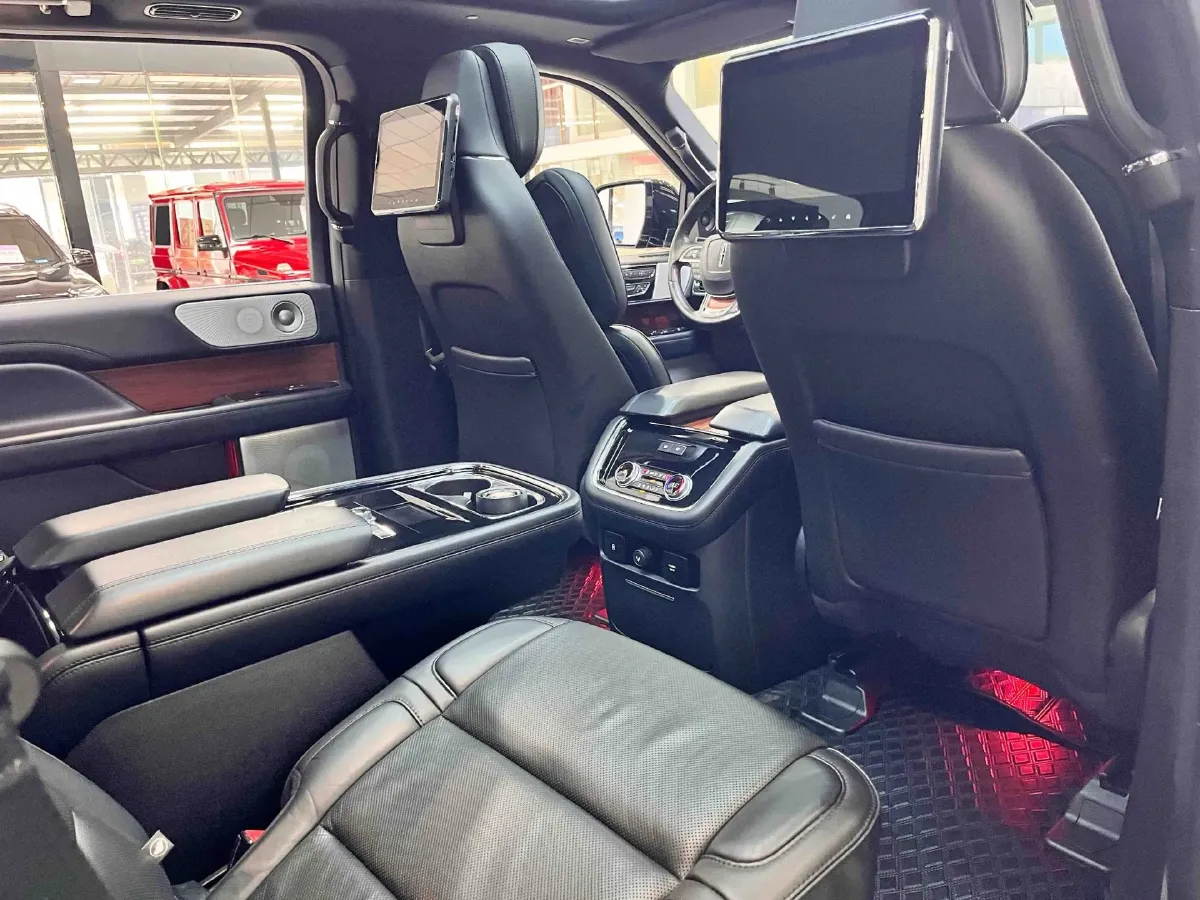 2018 Lincoln Navigator 3.5T 415HP V6 10AT,autocango,china used car exporter,china ev exporter,chinese used car exporter,chinese used ev exporter