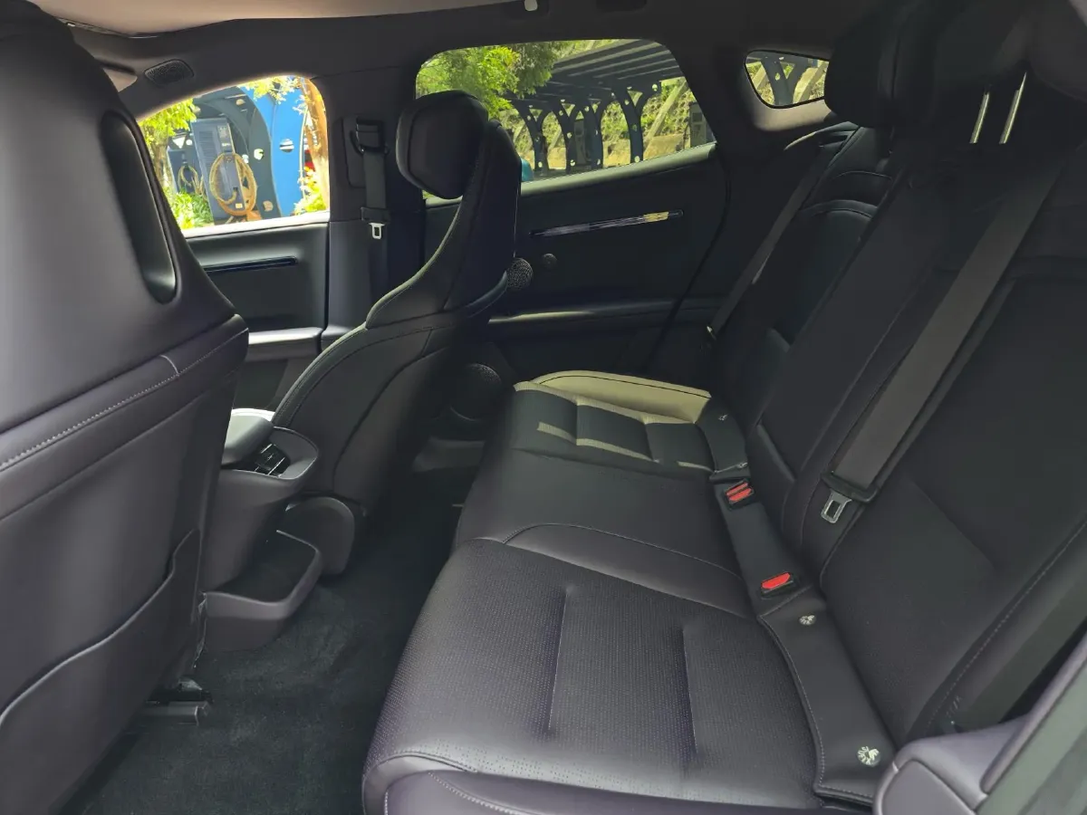 2025 Avatr 06 BEV,autocango,china used car exporter,china ev exporter,chinese used car exporter,chinese used ev exporter