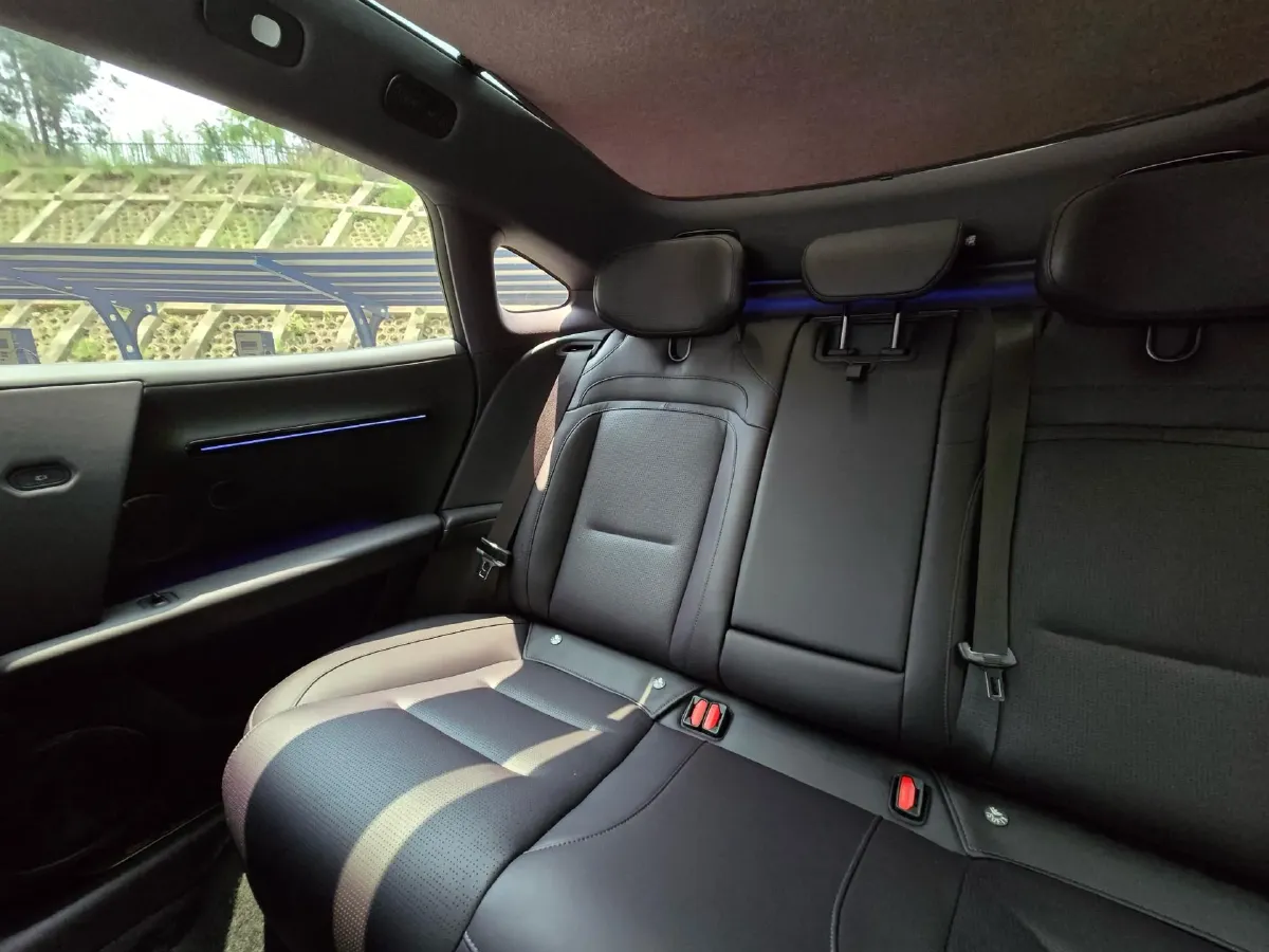 2025 Avatr 06 BEV,autocango,china used car exporter,china ev exporter,chinese used car exporter,chinese used ev exporter