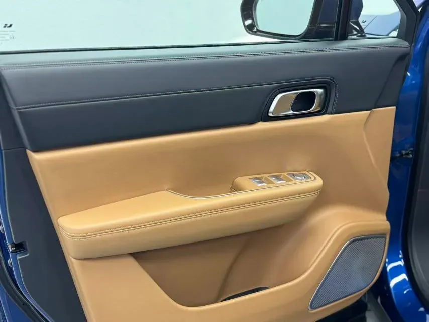 2020 Li ONE Range Extended 131HP REEV 40.5KWH,autocango,china used car exporter,china ev exporter,chinese used car exporter,chinese used ev exporter