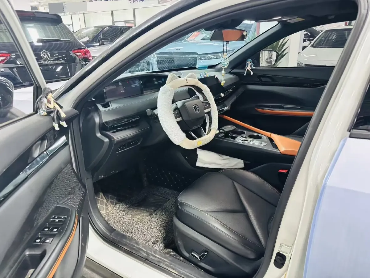 2022 ChangAn UNI-V 1.5T 188HP L4 7DCT,autocango,china used car exporter,china ev exporter,chinese used car exporter,chinese used ev exporter