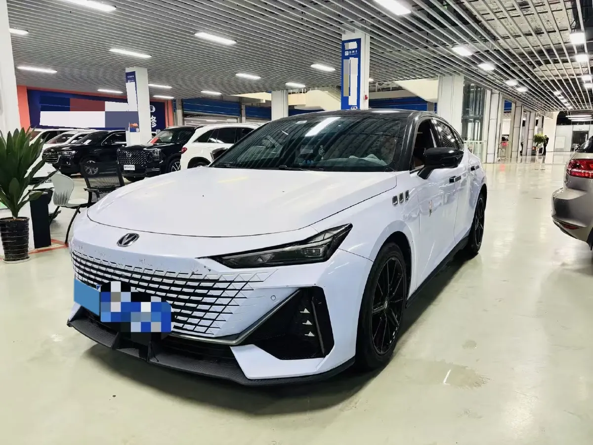 2022 ChangAn UNI-V 1.5T 188HP L4 7DCT,autocango,china used car exporter,china ev exporter,chinese used car exporter,chinese used ev exporter