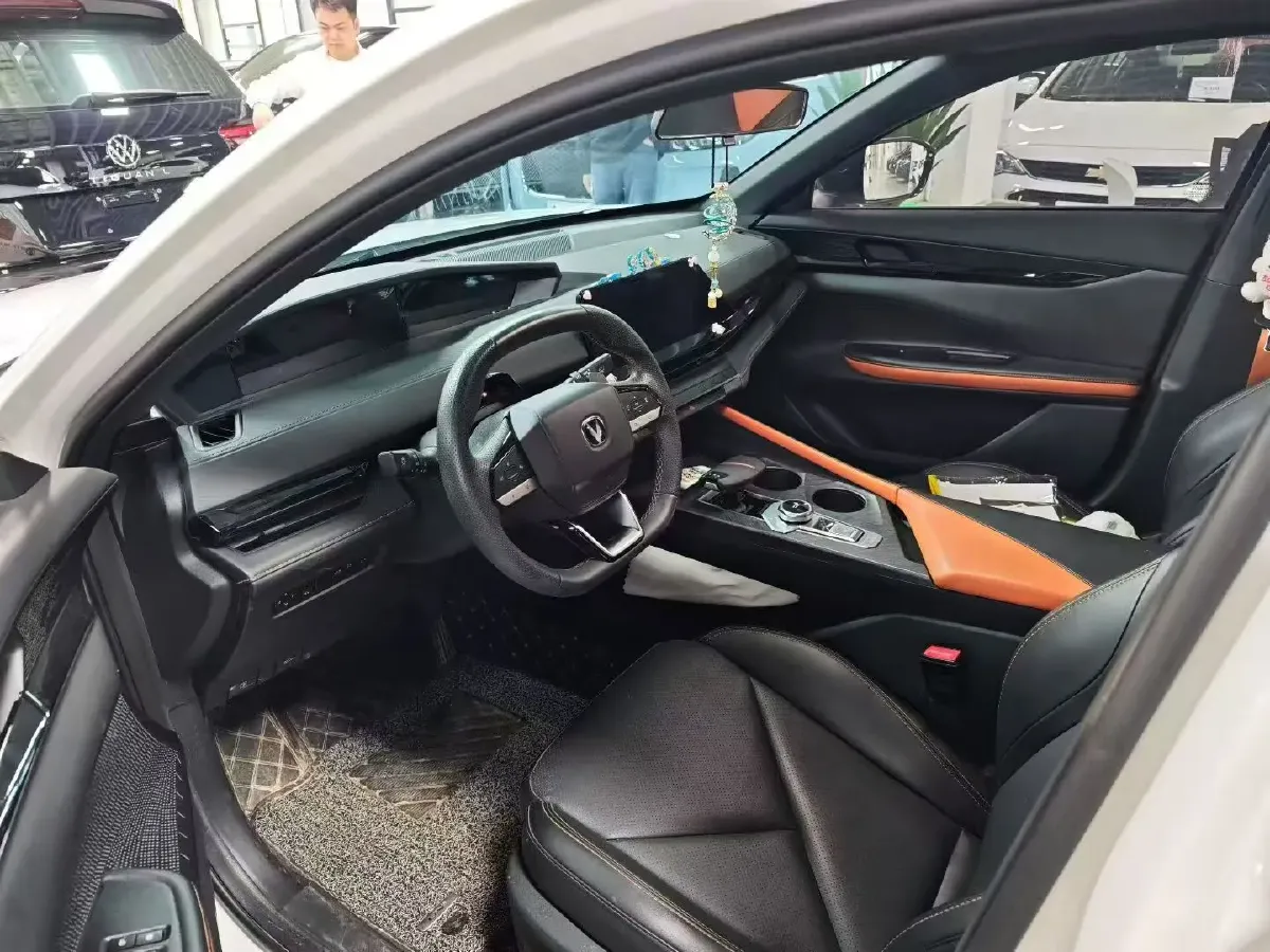 2022 ChangAn UNI-V 1.5T 188HP L4 7DCT,autocango,china used car exporter,china ev exporter,chinese used car exporter,chinese used ev exporter