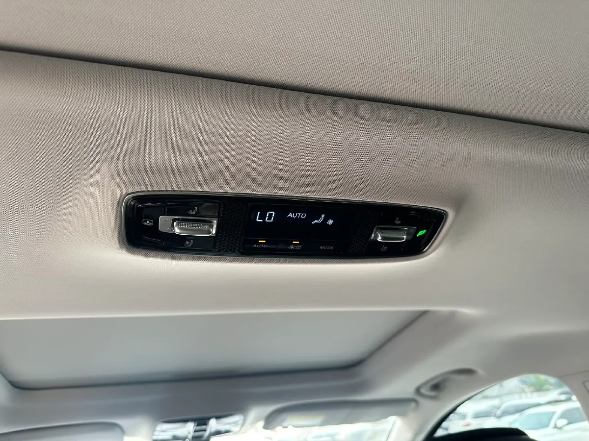 2022 Roewe iMAX8 2.0T 234HP L4 8AT,autocango,china used car exporter,china ev exporter,chinese used car exporter,chinese used ev exporter