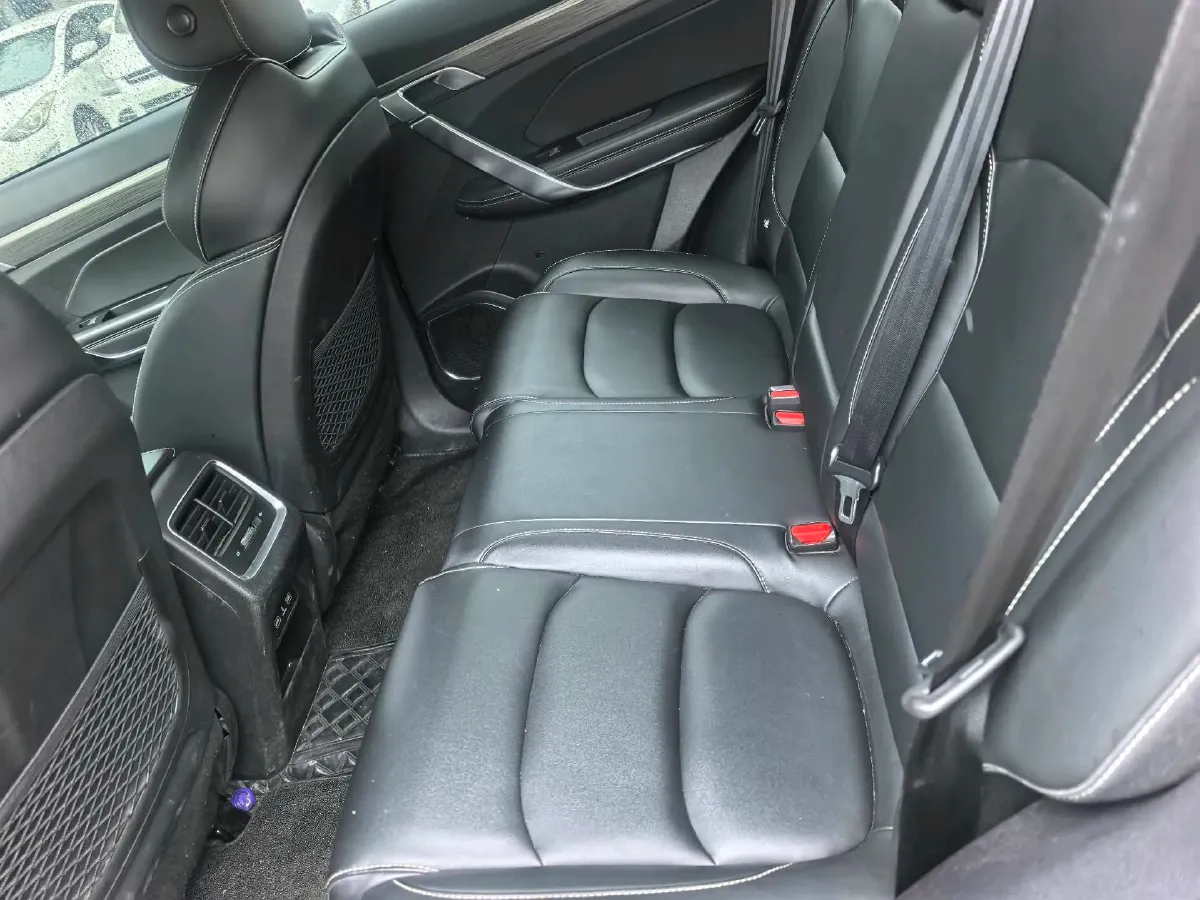 2020 Roewe i6 1.5T 169HP L4 7DCT,autocango,china used car exporter,china ev exporter,chinese used car exporter,chinese used ev exporter