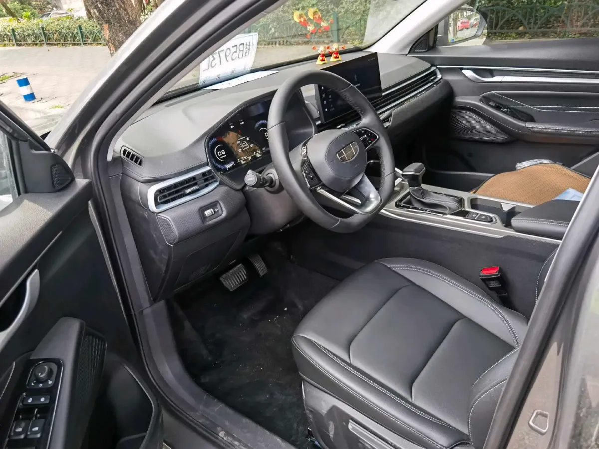 2025 Geely Emgrand 1.5L 127HP L4 CVT,autocango,china used car exporter,china ev exporter,chinese used car exporter,chinese used ev exporter