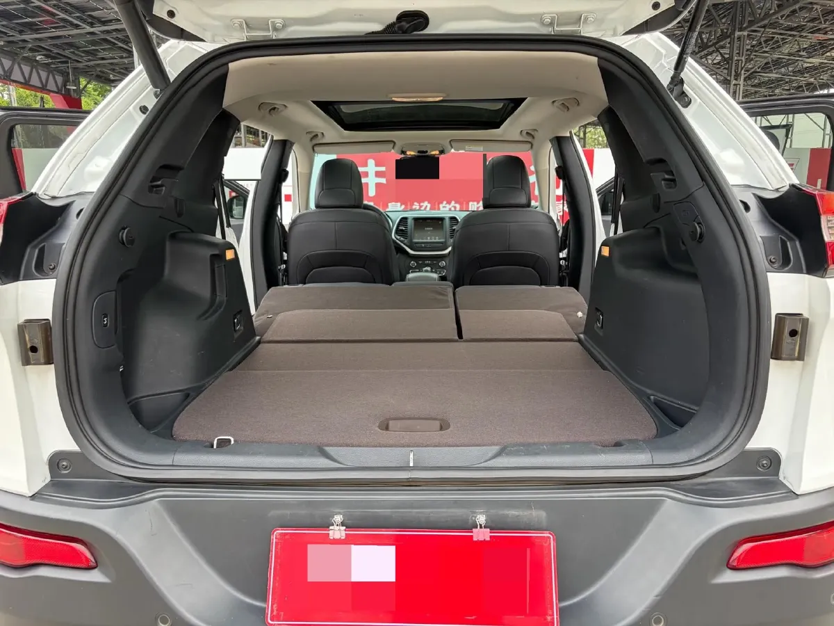 2020 Jeep Cherokee 2.0L 148HP L4 9AT,autocango,china used car exporter,china ev exporter,chinese used car exporter,chinese used ev exporter