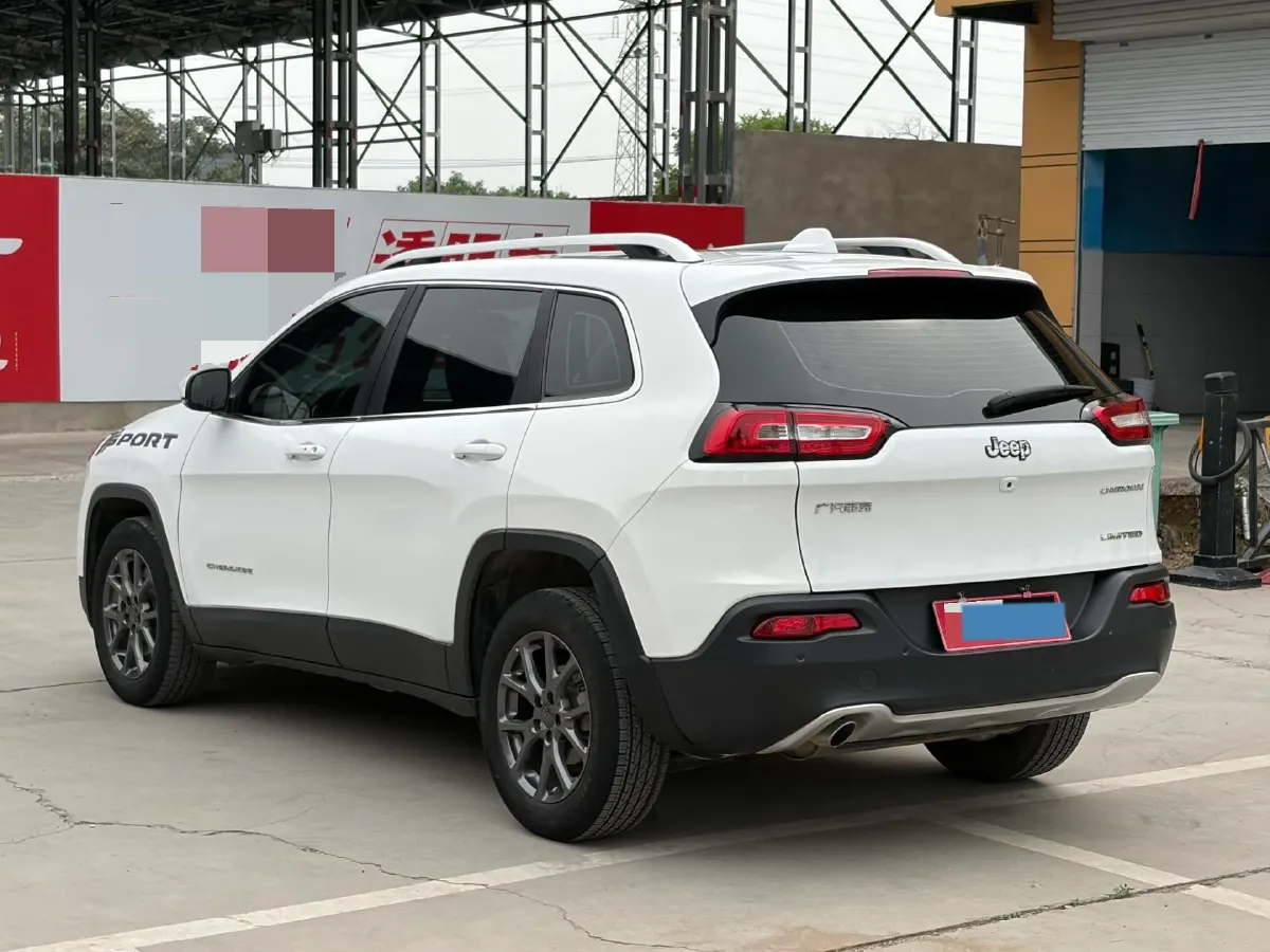 2020 Jeep Cherokee 2.0L 148HP L4 9AT,autocango,china used car exporter,china ev exporter,chinese used car exporter,chinese used ev exporter