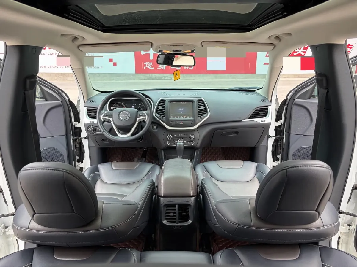 2020 Jeep Cherokee 2.0L 148HP L4 9AT,autocango,china used car exporter,china ev exporter,chinese used car exporter,chinese used ev exporter