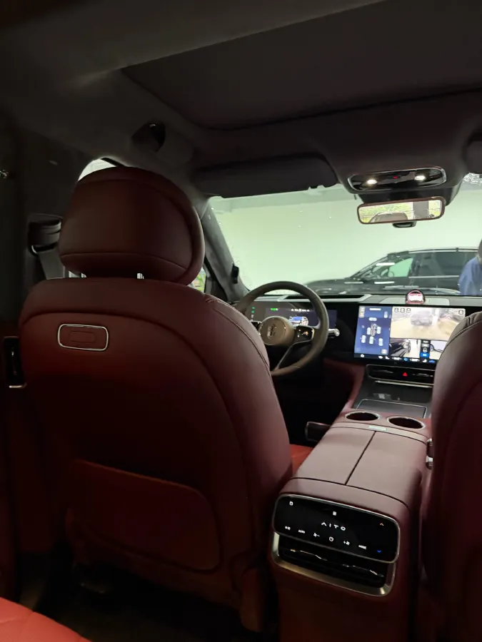 2025 AITO AITO M8 REEV 160HP REEV 53.4KWH,autocango,china used car exporter,china ev exporter,chinese used car exporter,chinese used ev exporter