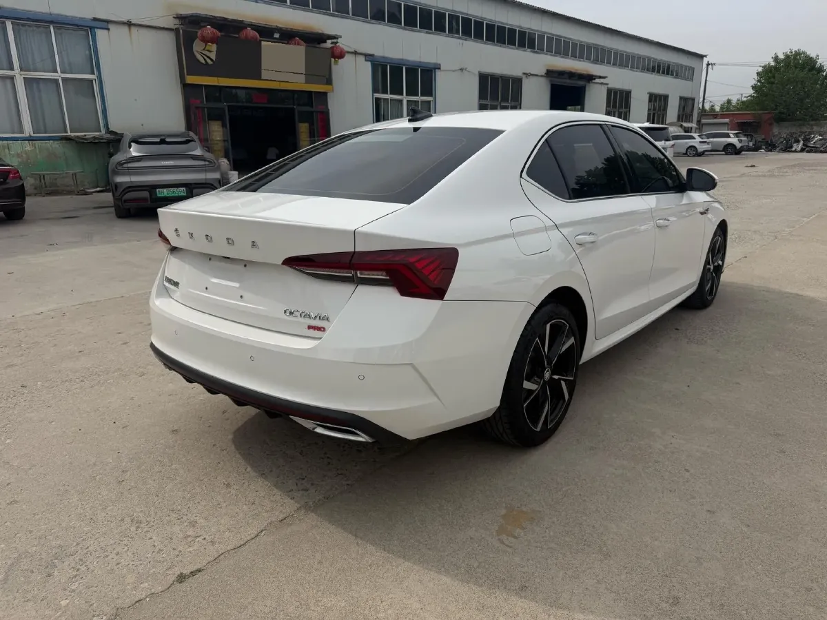 2022 Skoda Octavia 1.4T 150HP L4 7DCT,autocango,china used car exporter,china ev exporter,chinese used car exporter,chinese used ev exporter