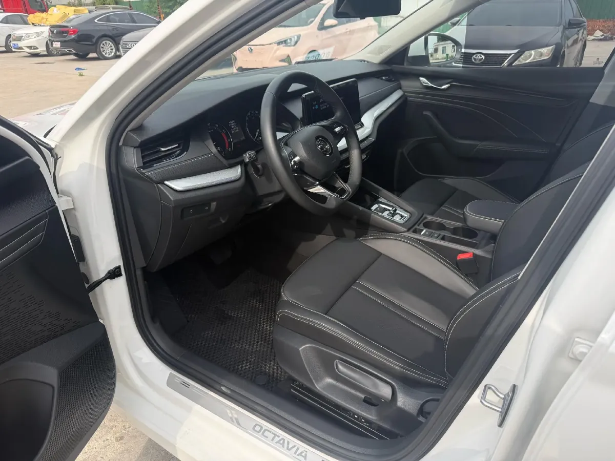 2022 Skoda Octavia 1.4T 150HP L4 7DCT,autocango,china used car exporter,china ev exporter,chinese used car exporter,chinese used ev exporter