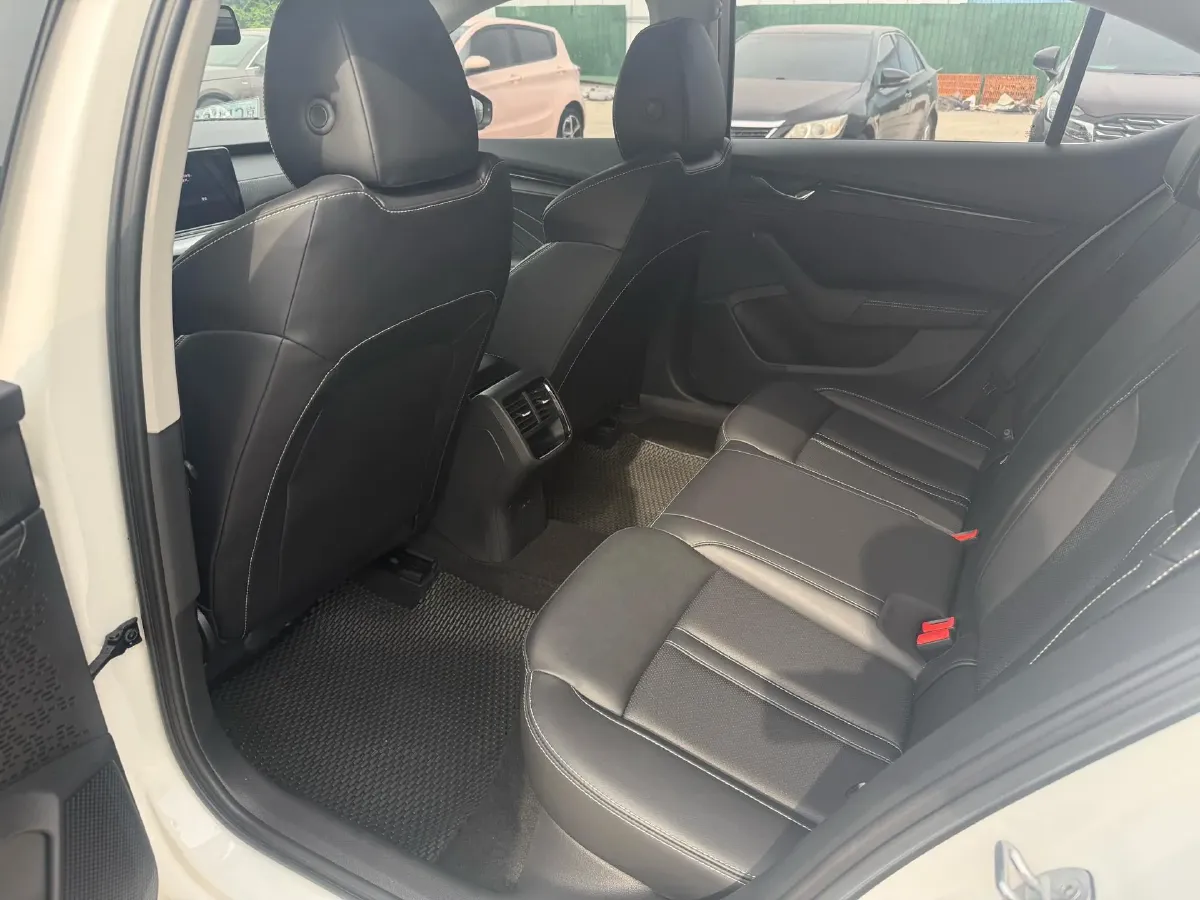 2022 Skoda Octavia 1.4T 150HP L4 7DCT,autocango,china used car exporter,china ev exporter,chinese used car exporter,chinese used ev exporter