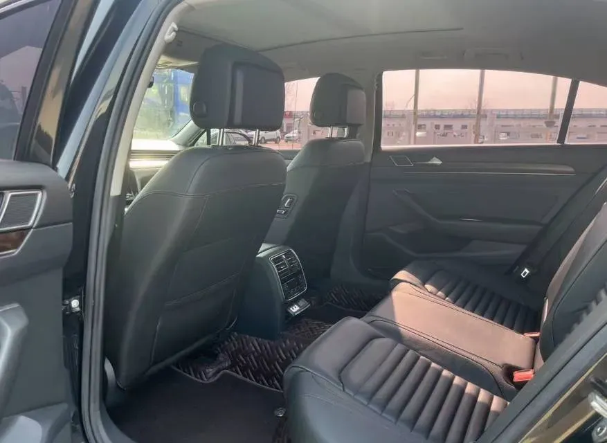 2019 Volkswagen Magotan 2.0T 186HP L4 7DCT,autocango,china used car exporter,china ev exporter,chinese used car exporter,chinese used ev exporter