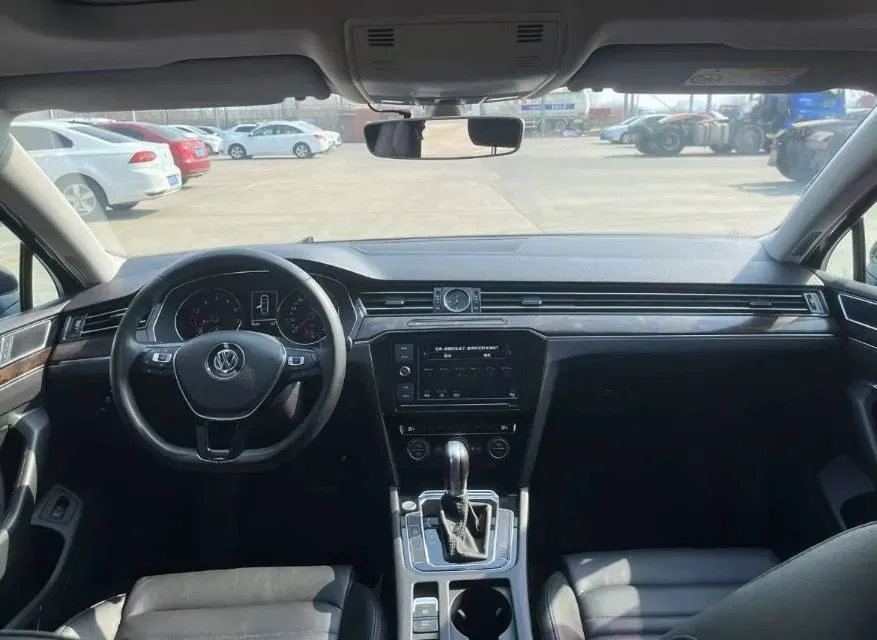 2019 Volkswagen Magotan 2.0T 186HP L4 7DCT,autocango,china used car exporter,china ev exporter,chinese used car exporter,chinese used ev exporter