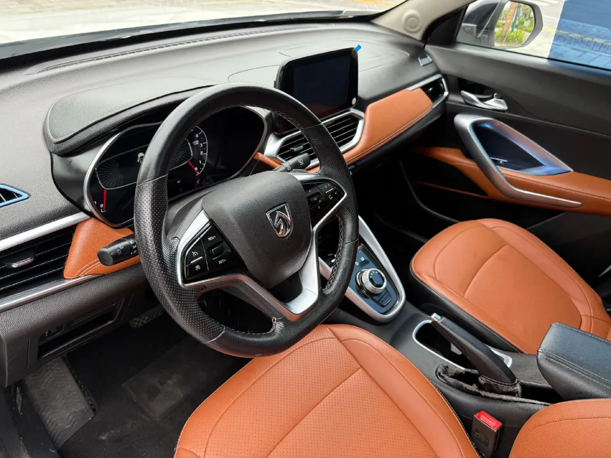 2017 HaiMa S5 Young Edition 1.6L 122HP L4 5MT,autocango,china used car exporter,china ev exporter,chinese used car exporter,chinese used ev exporter