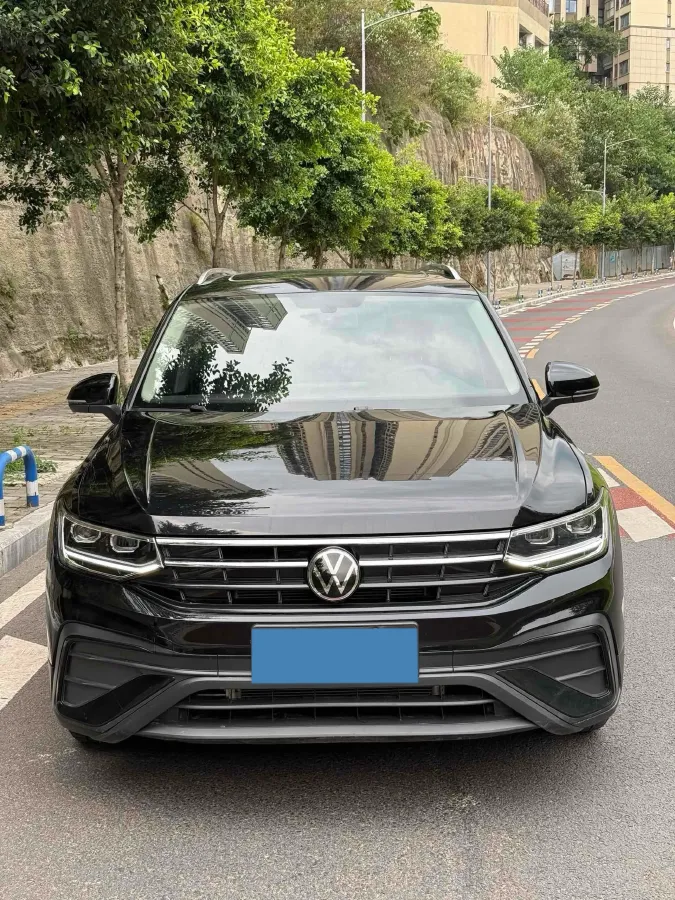 2024 Volkswagen Tiguan L 2.0T 186HP L4 7DCT,autocango,china used car exporter,china ev exporter,chinese used car exporter,chinese used ev exporter